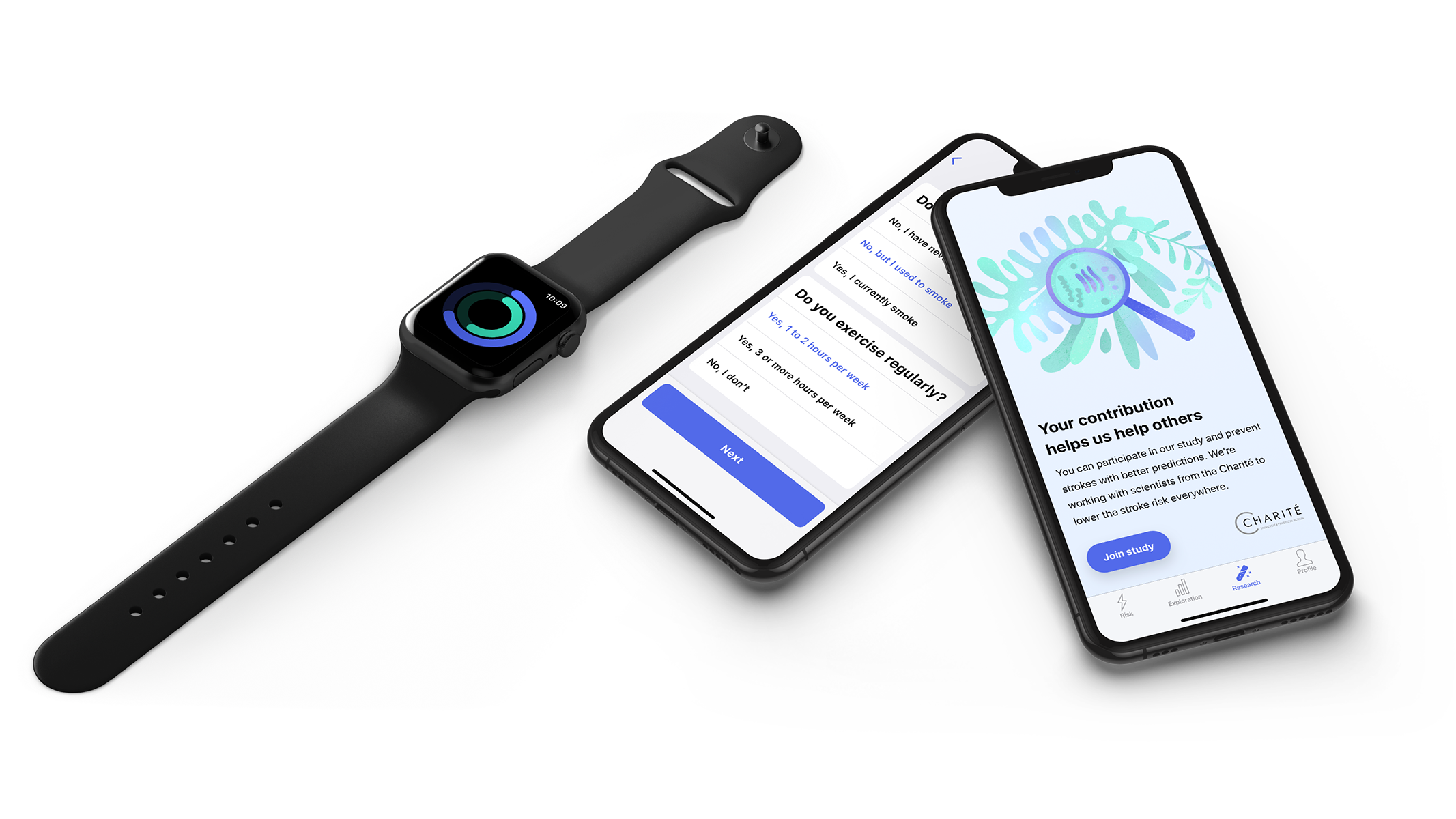 Zwei Smartphones mit Ansicht der App und eine Smartwatch liegen auf einem Tisch
