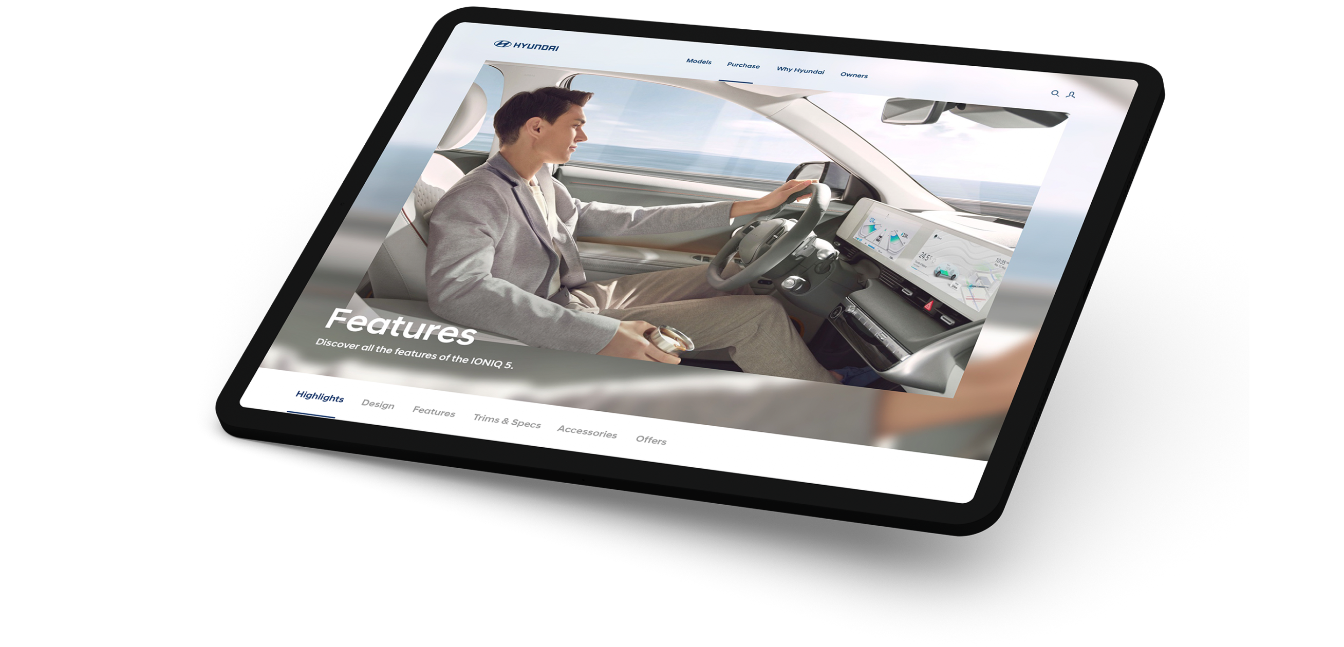 Screen mit einem Mann am Steuer eines Hyundai Autos