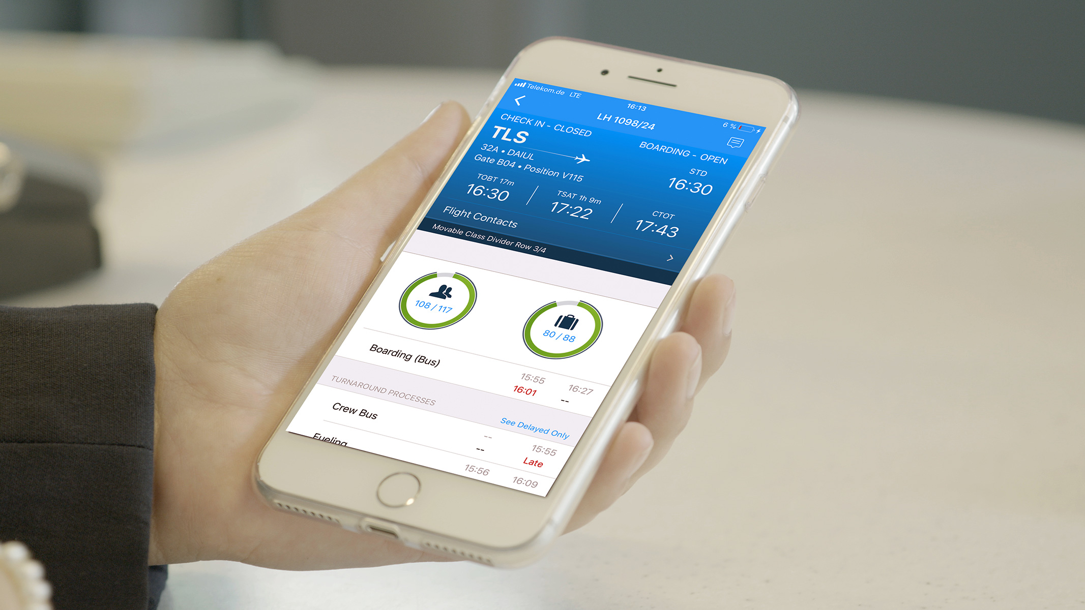 Smartphone in einer Hand