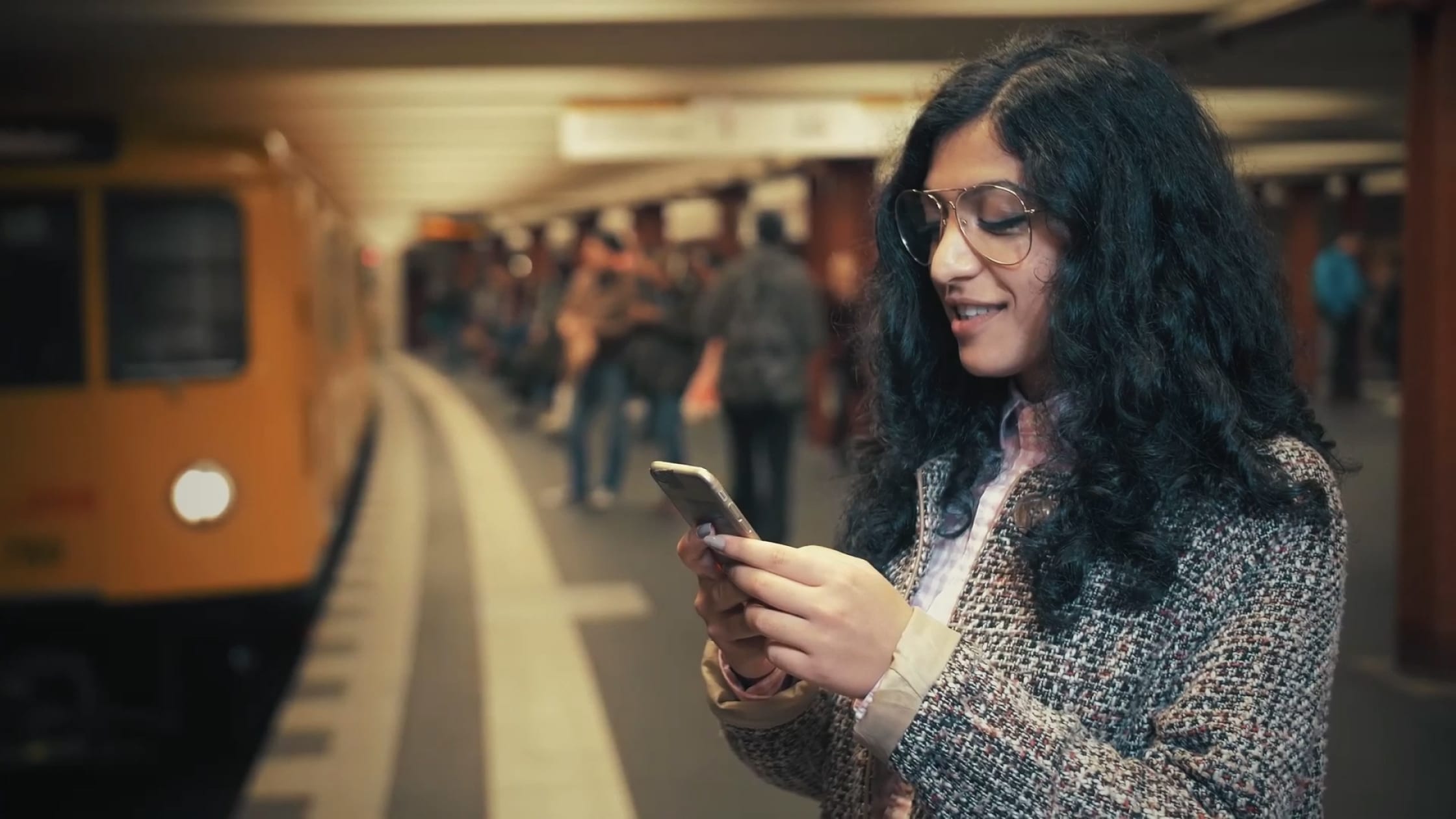 BVG_App woman on station