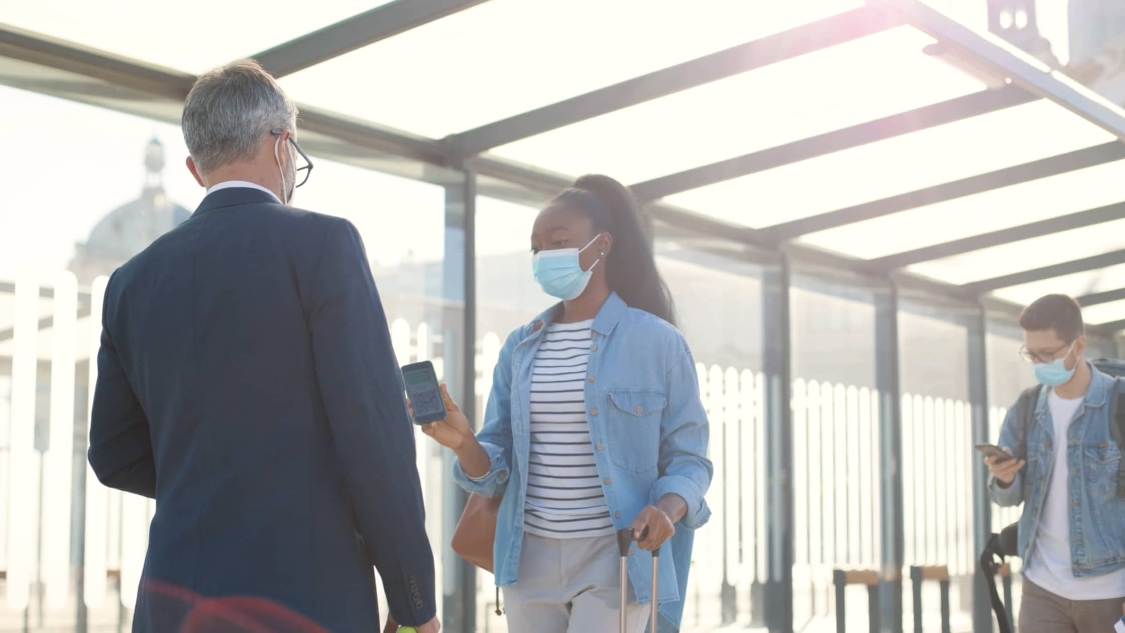 CovPass-Check App woman airport man