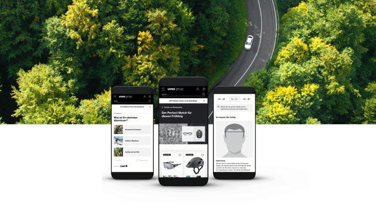 Die uvex Website auf einem Smartphone. Im Hintergrund Wald und Straße aus der Vogelperspektive 